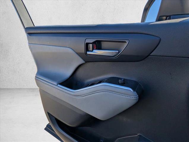 Certified 2024 Toyota Highlander XLE image 10