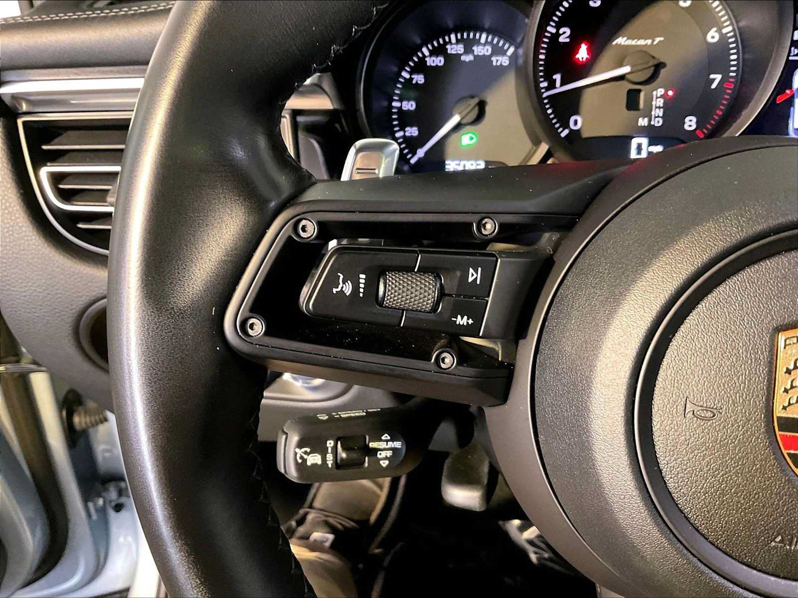 Certified 2023 Porsche Macan AWD/4WD image 27