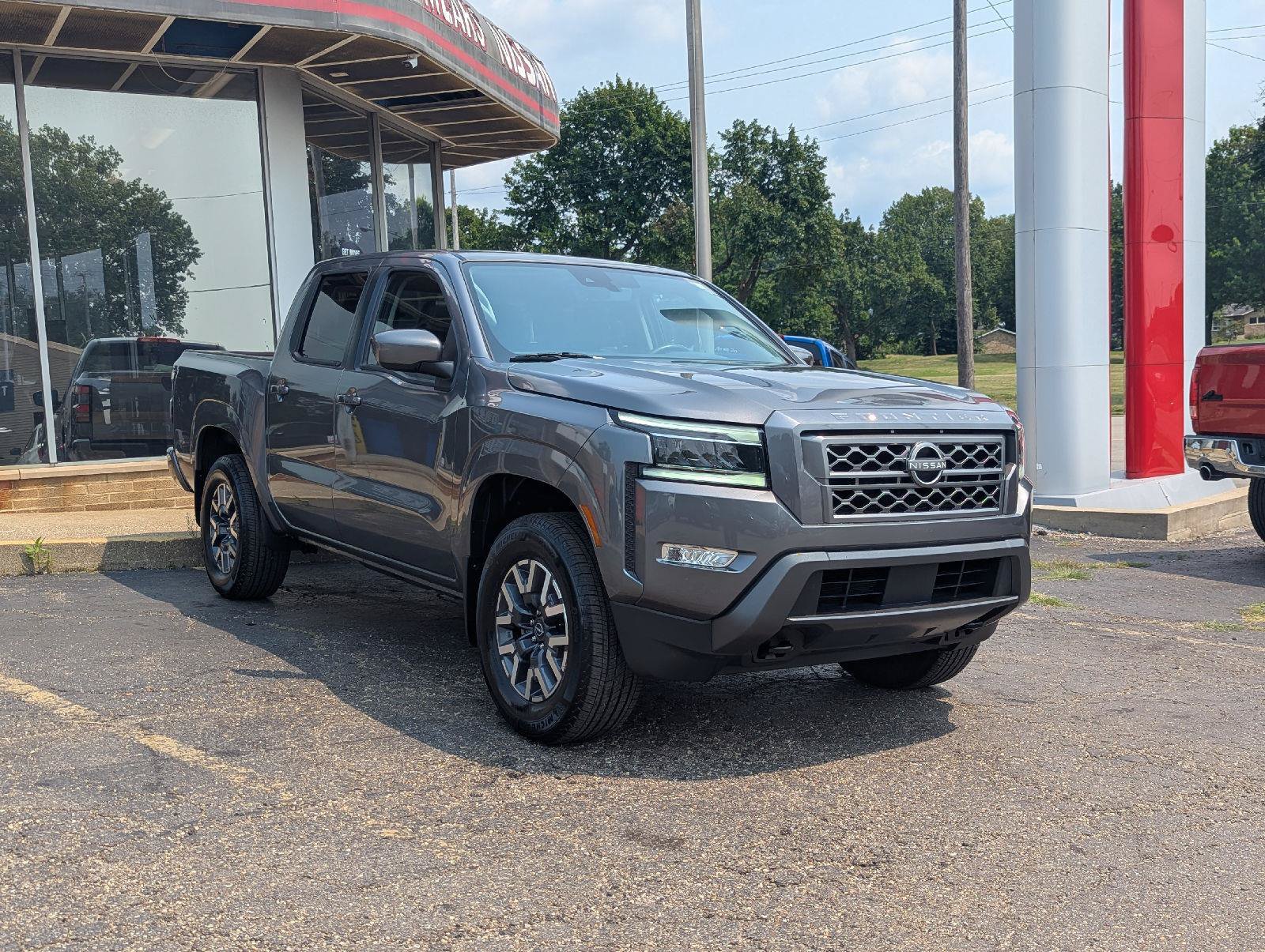 Used 2024 Nissan Frontier SL w/ Technology Package AWD/4WD image 16
