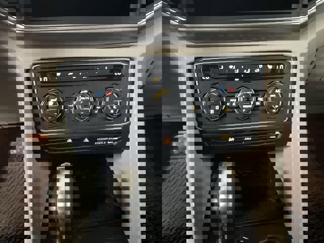 Used 2019 Volkswagen Atlas SE w/ Towing Package image 17