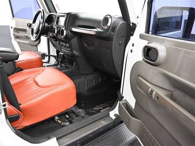 Used 2015 Jeep Wrangler Unlimited Rubicon image 25