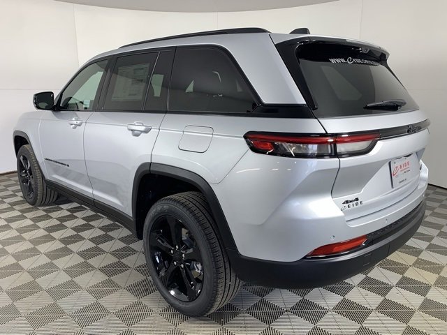New 2025 Jeep Grand Cherokee Limited w/ Luxury Tech Group II image 4