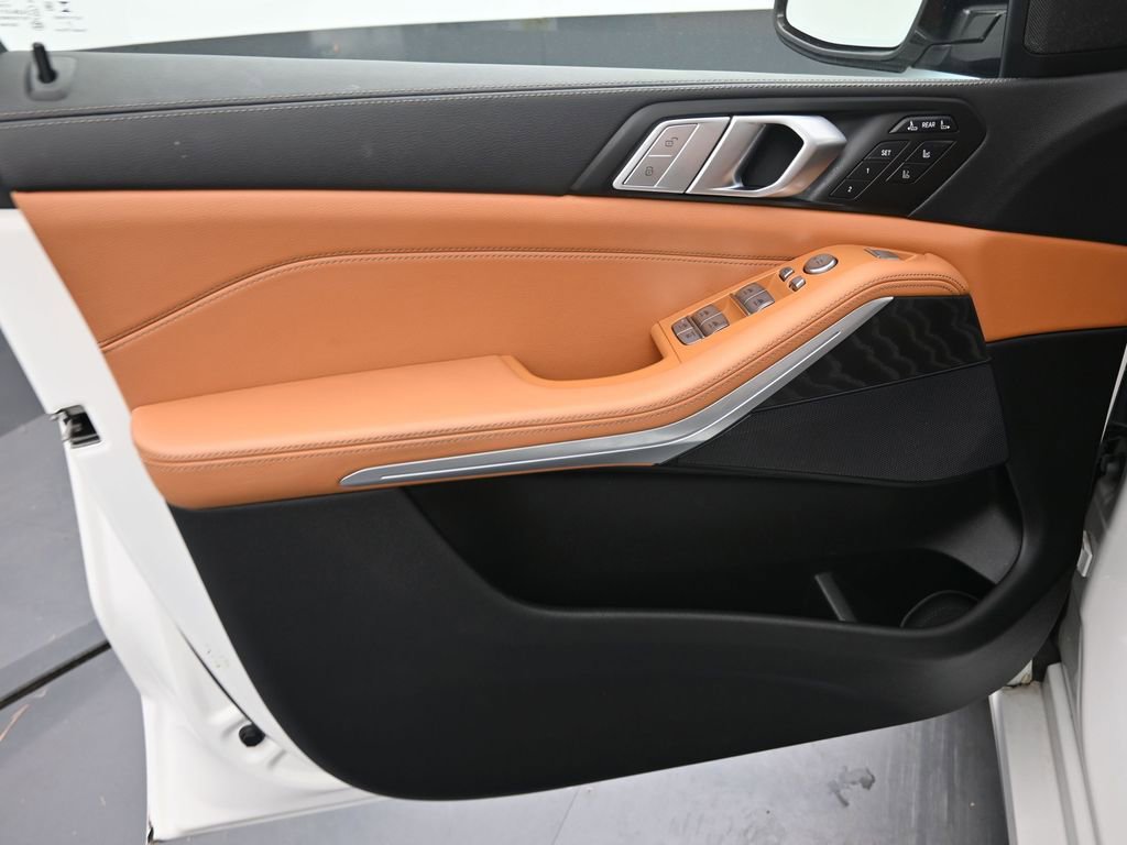 Used 2022 BMW X7 xDrive40i w/ Executive Package image 16