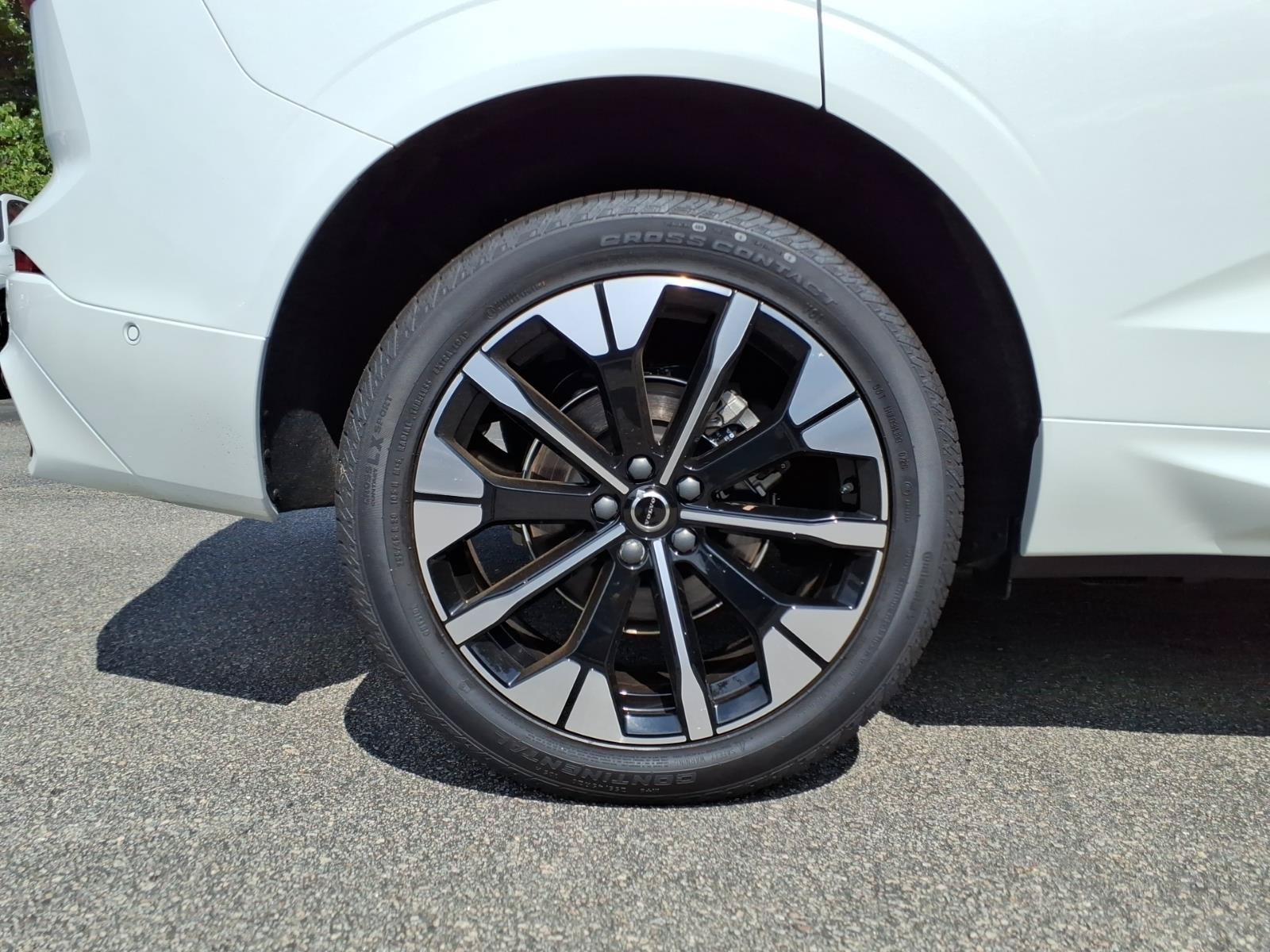 New 2026 Volvo XC60 T8 Plus w/ Protection Package Premier AWD/4WD image 5