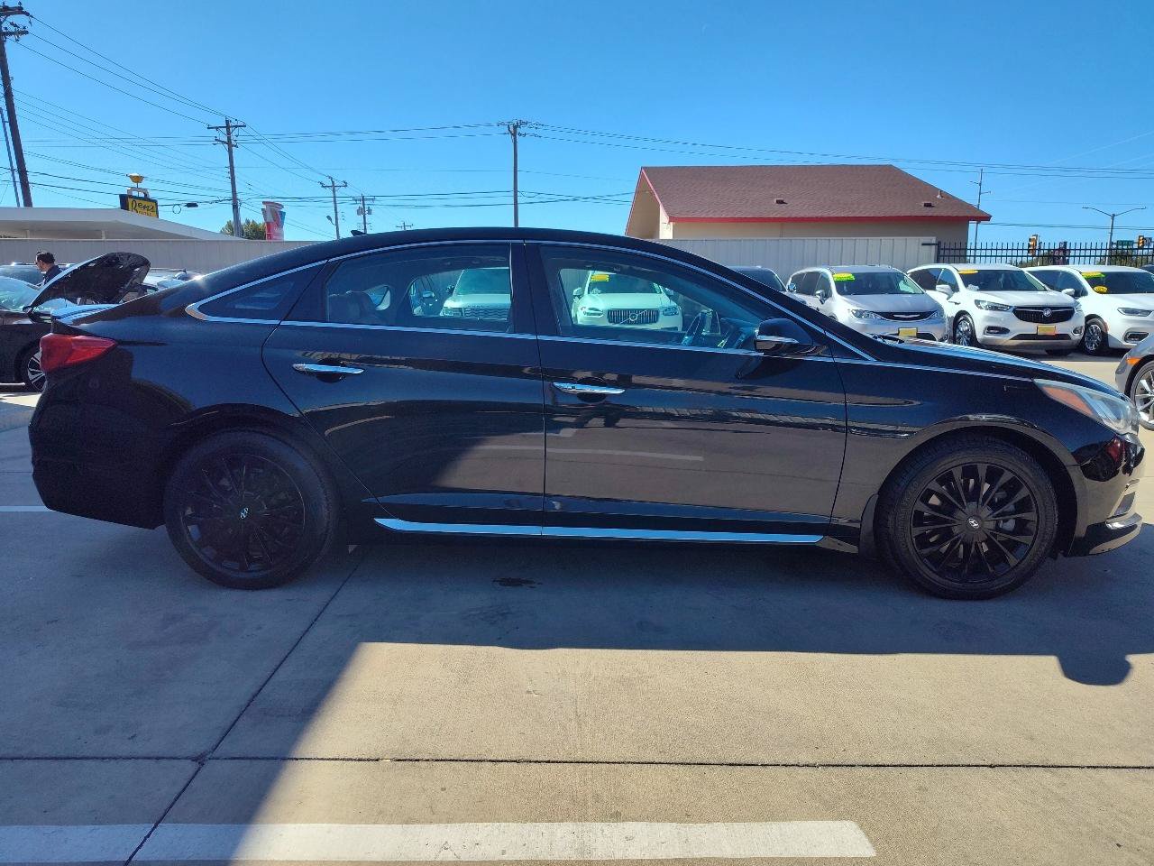 Used 2015 Hyundai Sonata Limited w/ Option Group 06 FWD image 3