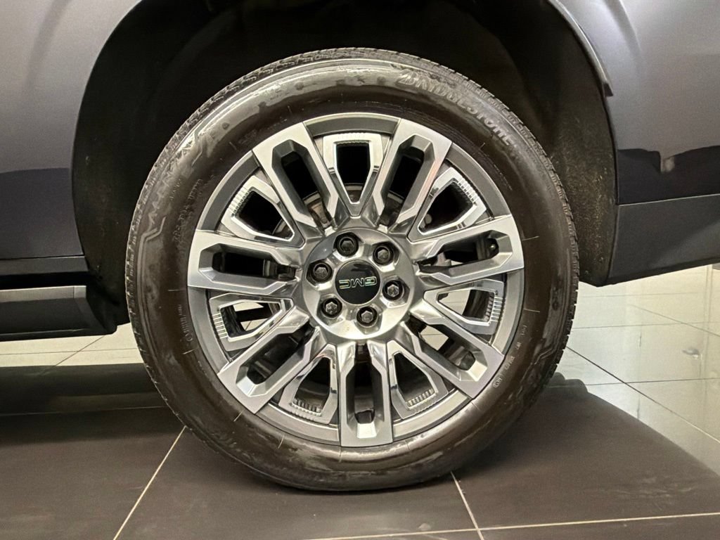 Used 2023 GMC Yukon XL Denali Ultimate AWD/4WD image 7