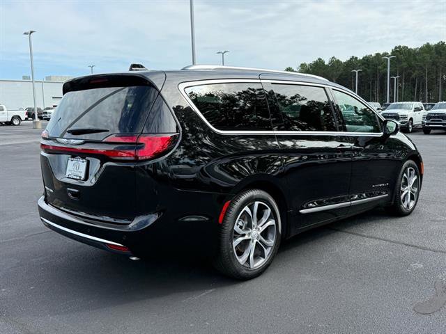 New 2026 Chrysler Pacifica Pinnacle image 3
