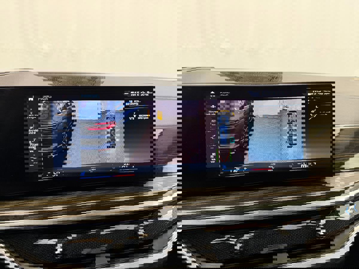 Used 2023 BMW X7 xDrive40i w/ Premium Package image 39