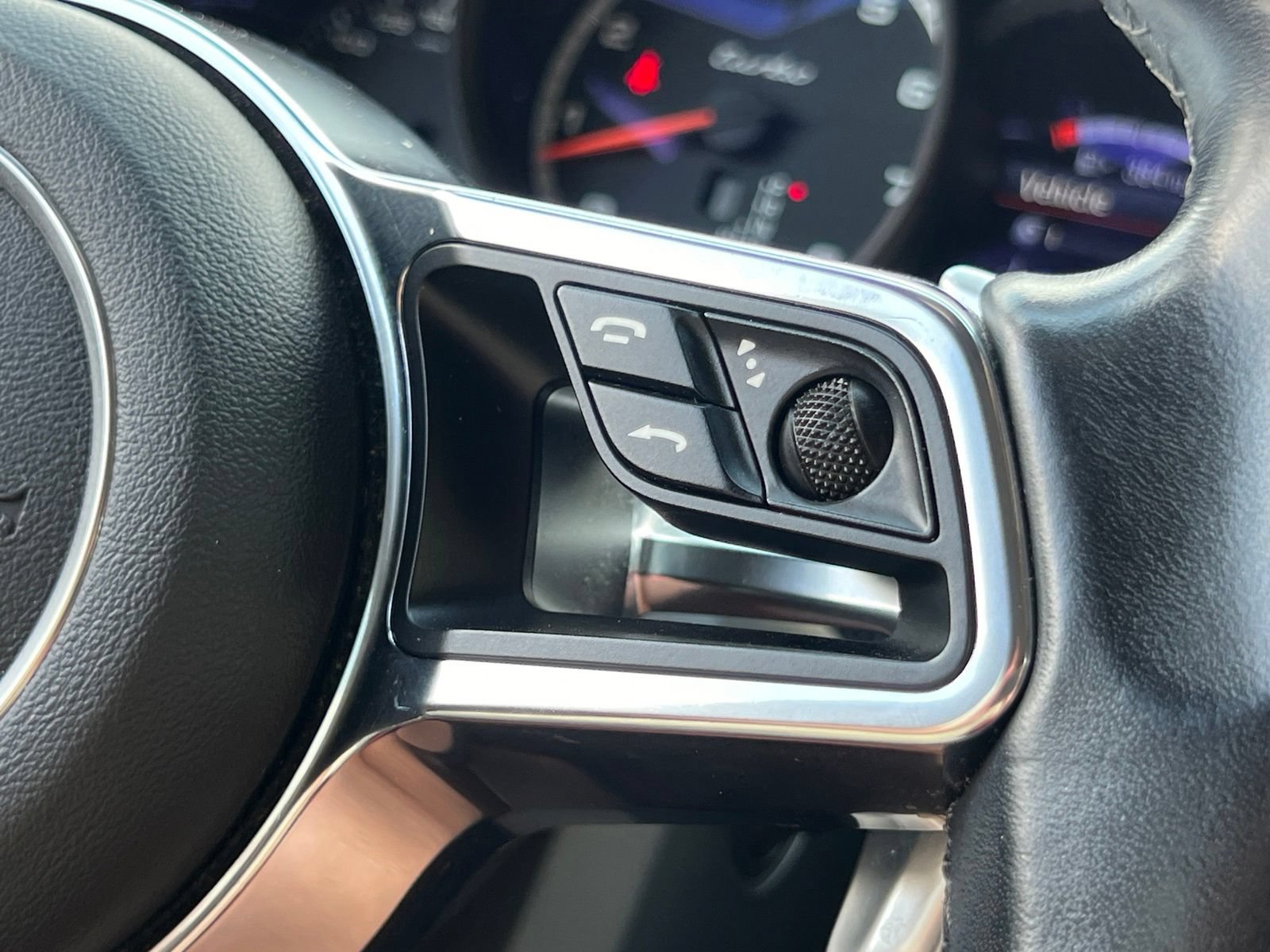Certified 2015 Porsche Macan Turbo AWD/4WD image 26