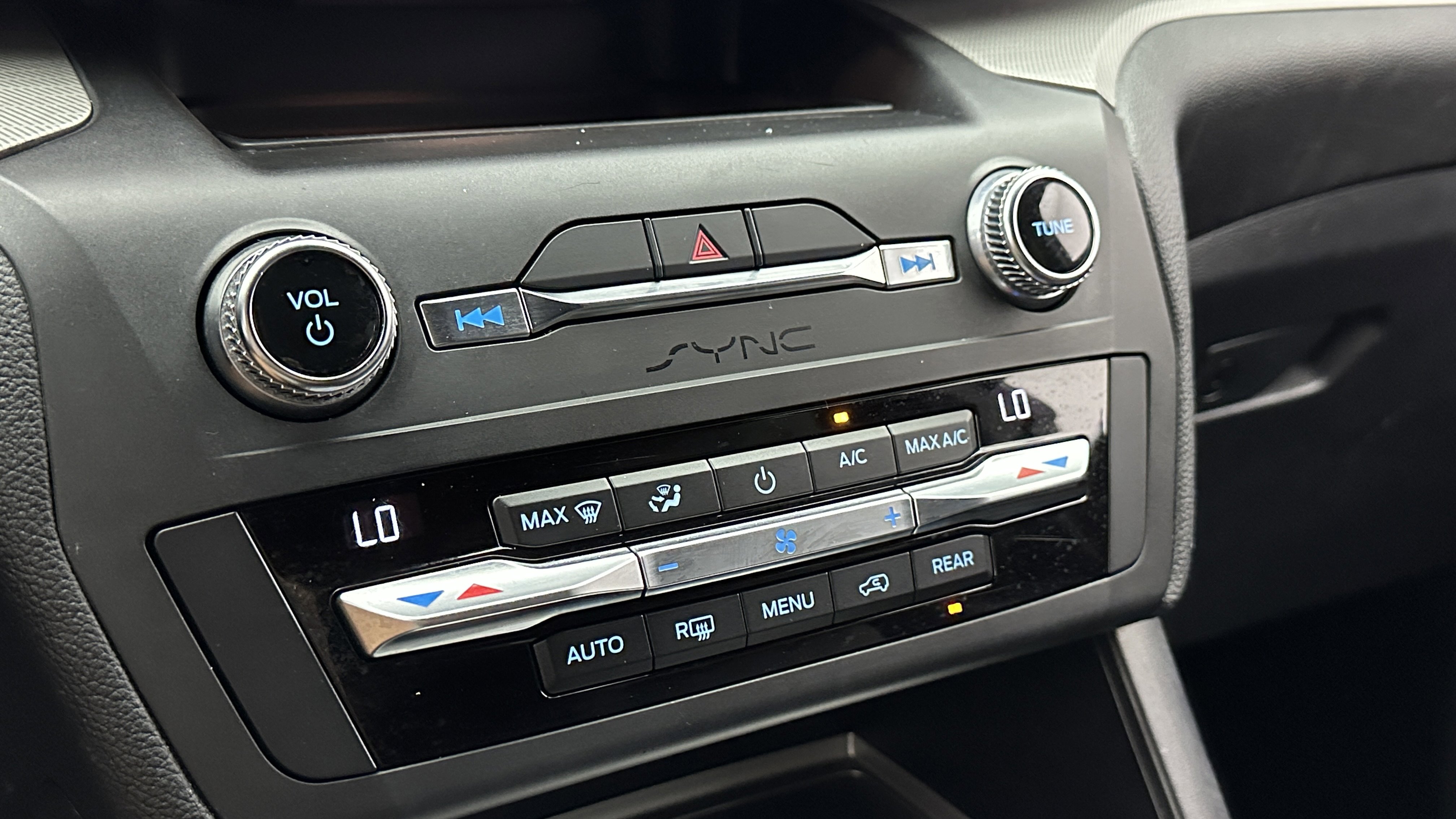 Used 2020 Ford Explorer XLT w/ Equipment Group 202A image 17