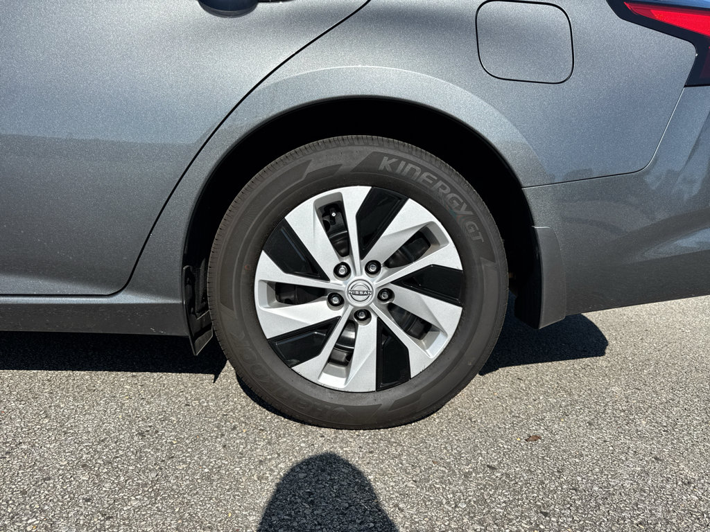 Used 2025 Nissan Altima 2.5 S FWD image 9