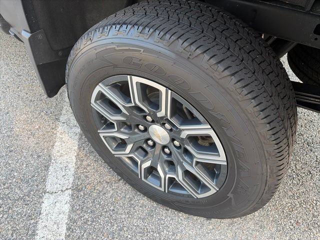 Used 2023 Chevrolet Colorado LT w/ LT Convenience Package III AWD/4WD image 11