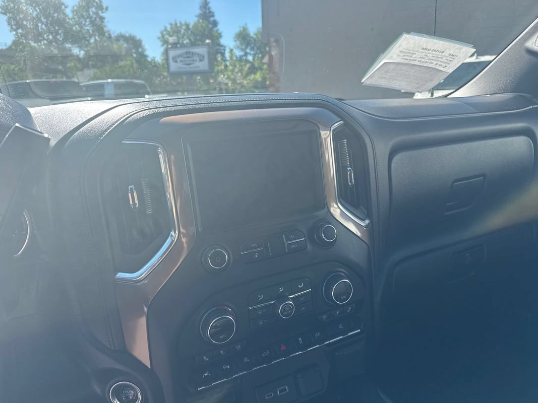 Used 2020 Chevrolet Silverado 1500 High Country w/ Technology Package AWD/4WD image 10