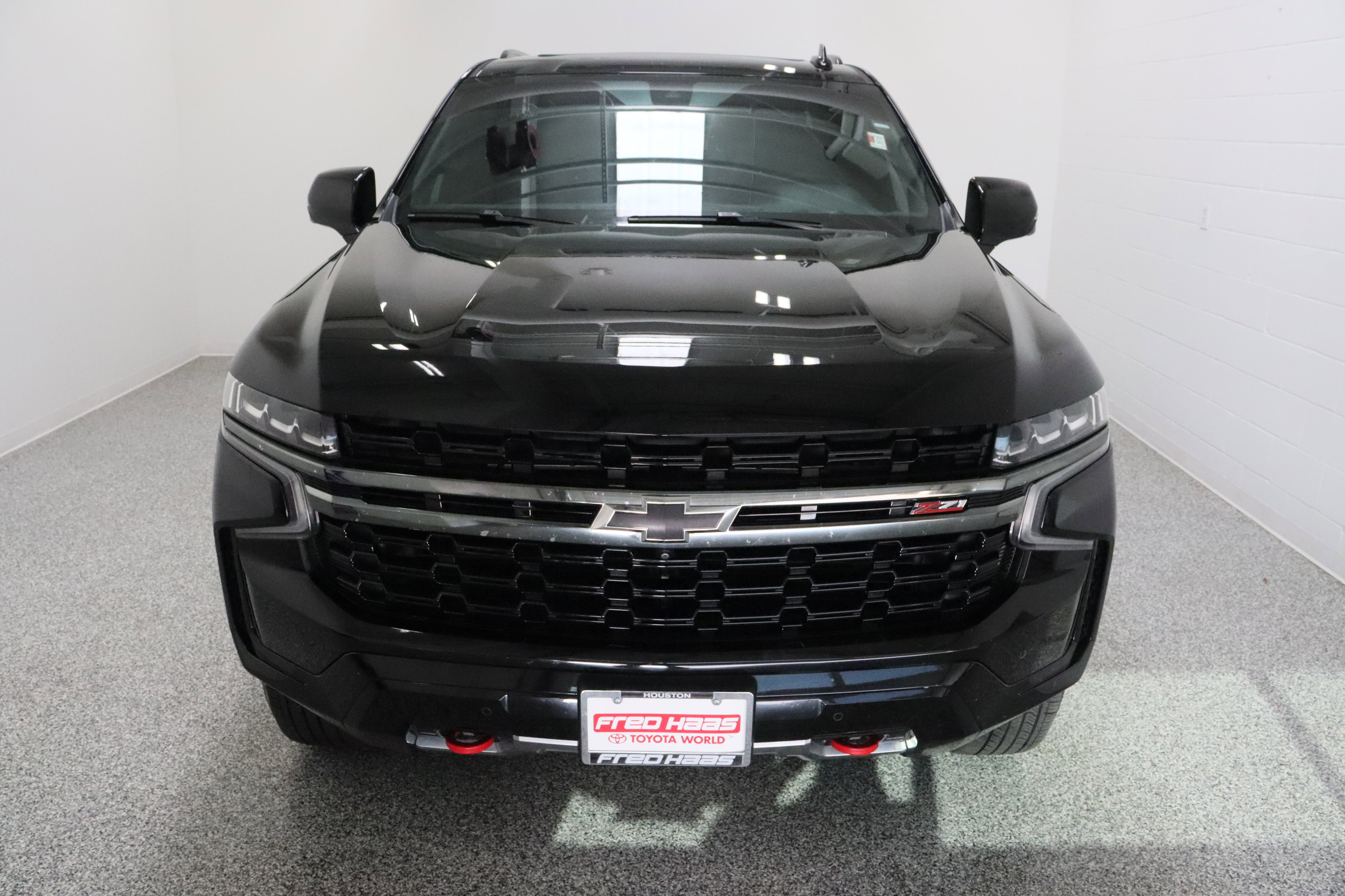 Used 2022 Chevrolet Tahoe Z71 w/ Luxury Package AWD/4WD image 3