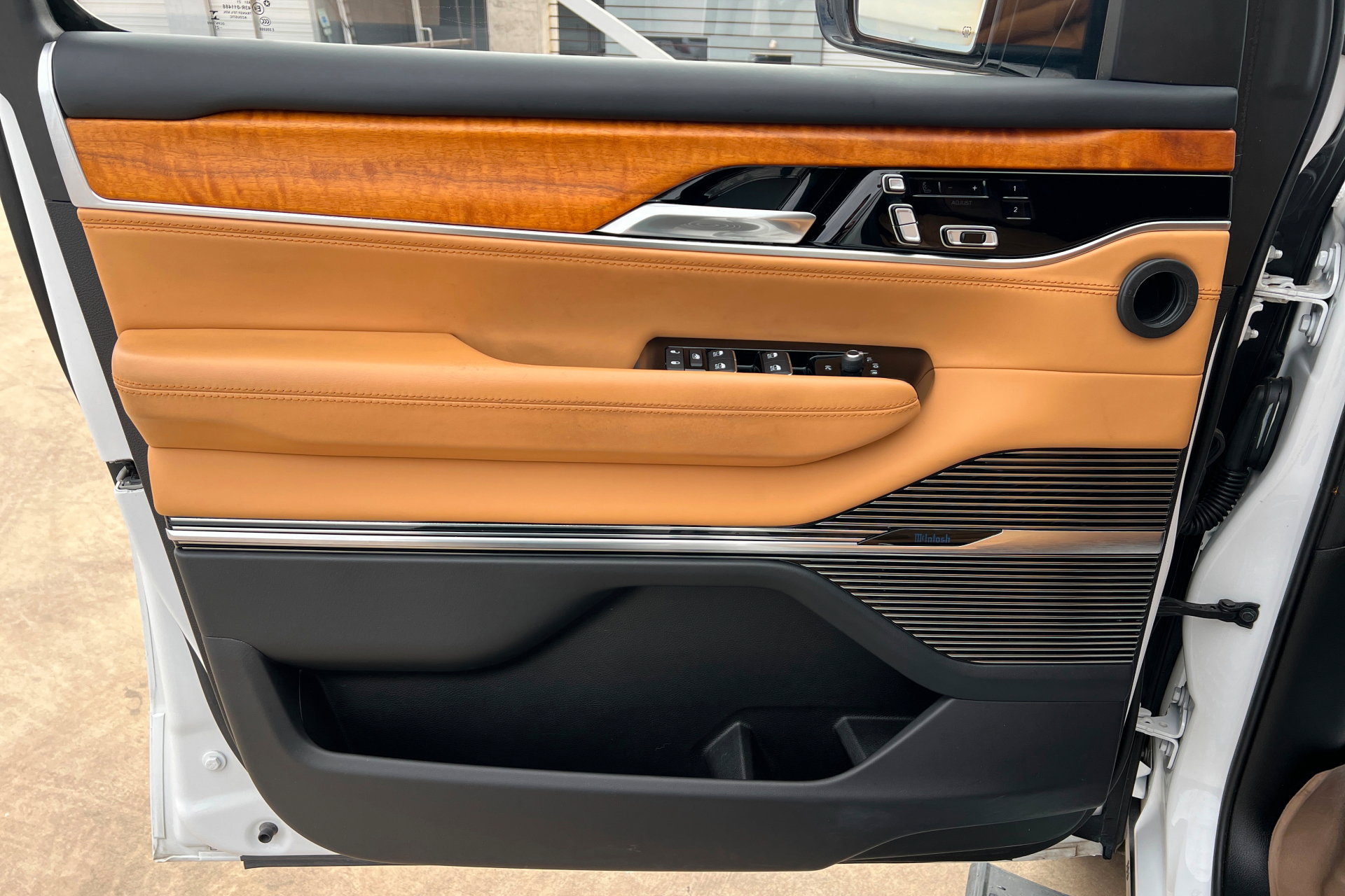 Used 2022 Jeep Grand Wagoneer Series III w/ HD Trailer Tow Package image 14