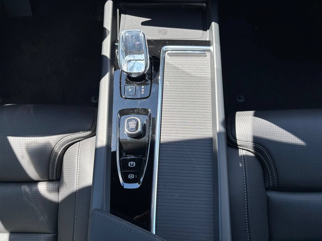 New 2026 Volvo XC60 T8 Ultra w/ Climate Package AWD/4WD image 13
