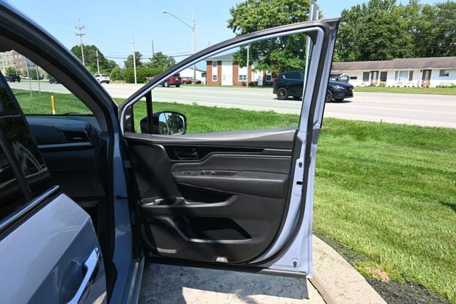 Used 2023 Honda Odyssey Elite image 18