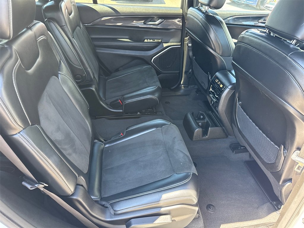 Used 2021 Jeep Grand Cherokee L Laredo image 15