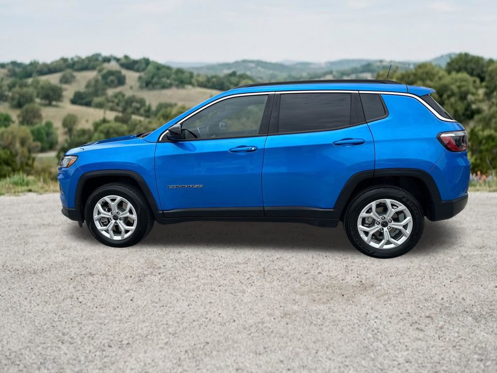 Used 2025 Jeep Compass Latitude w/ Convenience Group AWD/4WD image 5