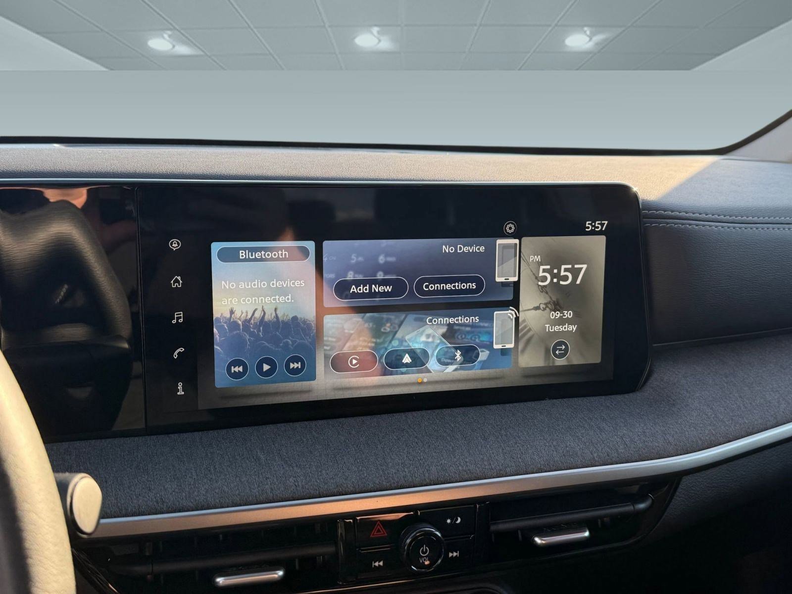 Certified 2025 Nissan Kicks SV image 27