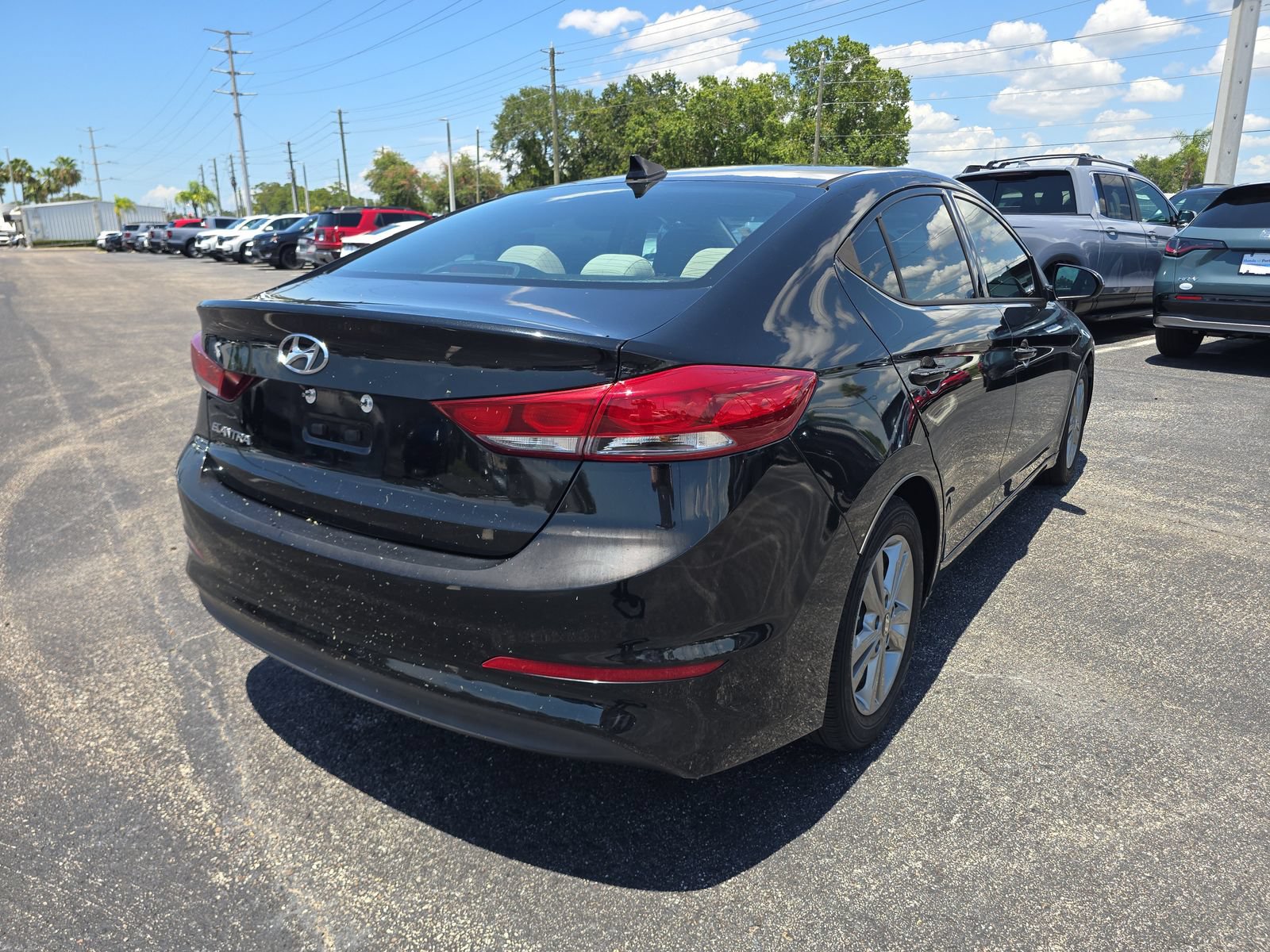 Used 2017 Hyundai Elantra SE FWD image 4