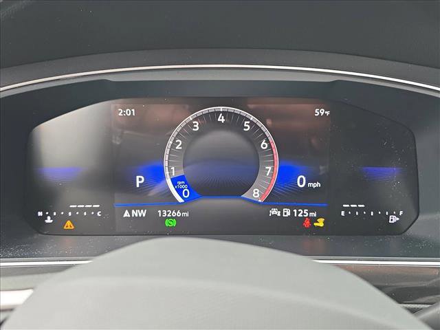 Used 2024 Volkswagen Tiguan SE w/ Panoramic Sunroof Package image 10