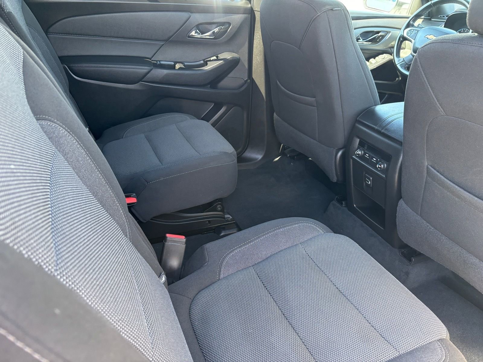Used 2023 Chevrolet Traverse LT image 16