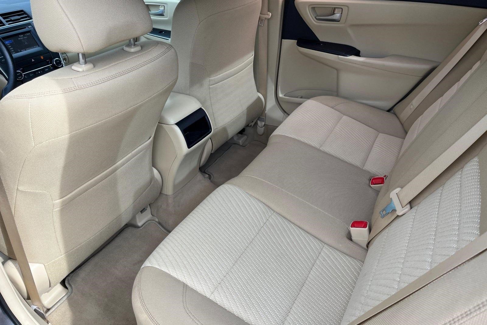 Used 2016 Toyota Camry LE image 7