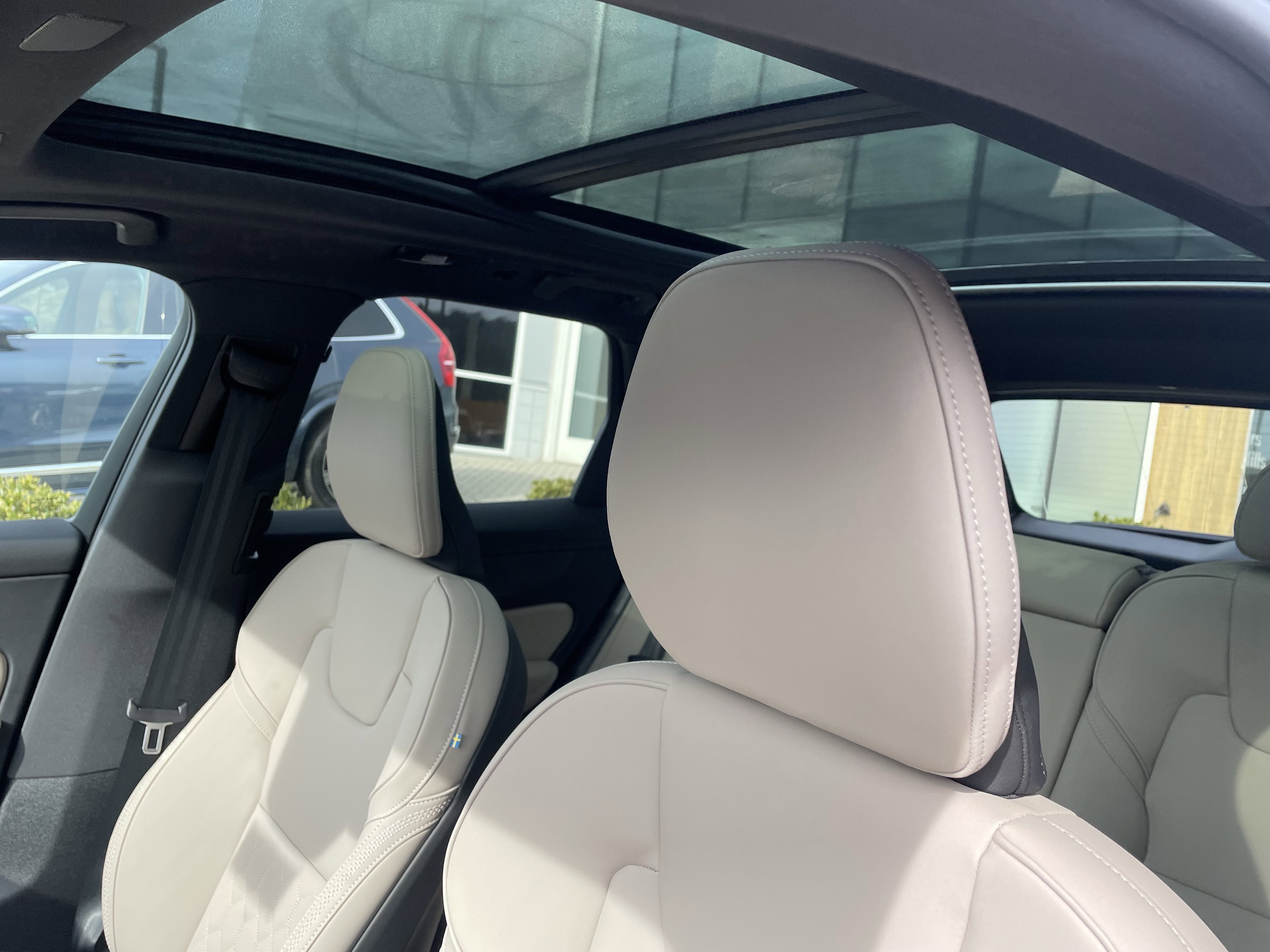 New 2026 Volvo XC60 T8 Core image 16