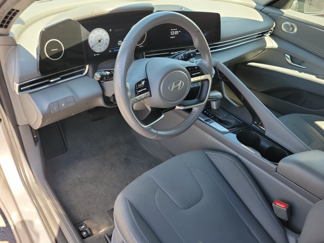 Used 2025 Hyundai Elantra SEL FWD image 5