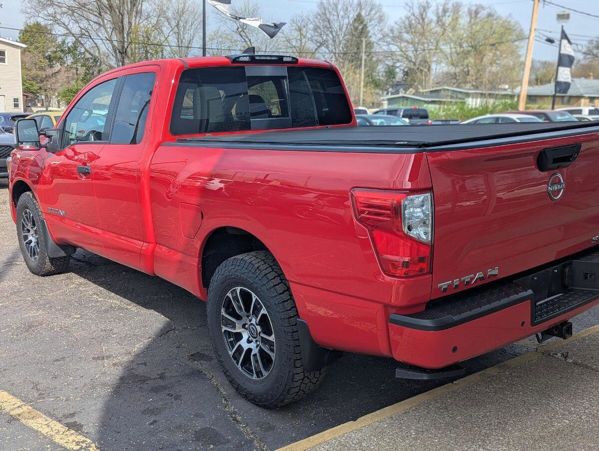 Used 2024 Nissan Titan SV w/ SV Utility Package image 5