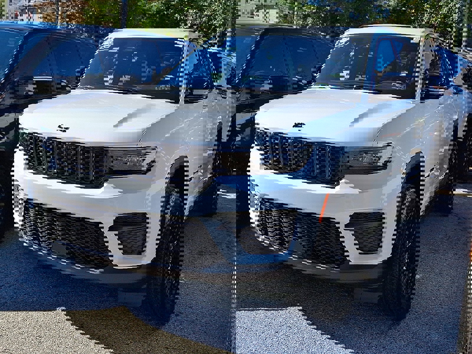 New 2025 Jeep Grand Cherokee Altitude image 3