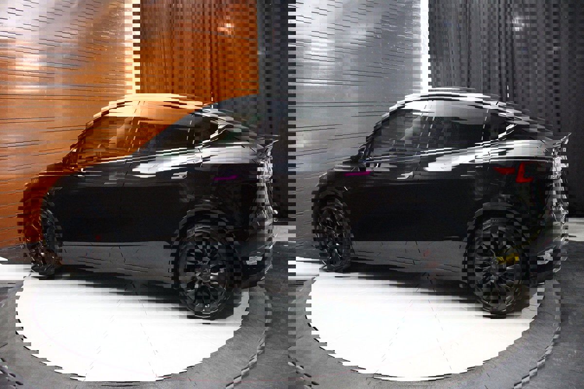 Used 2022 Tesla Model Y Performance image 19