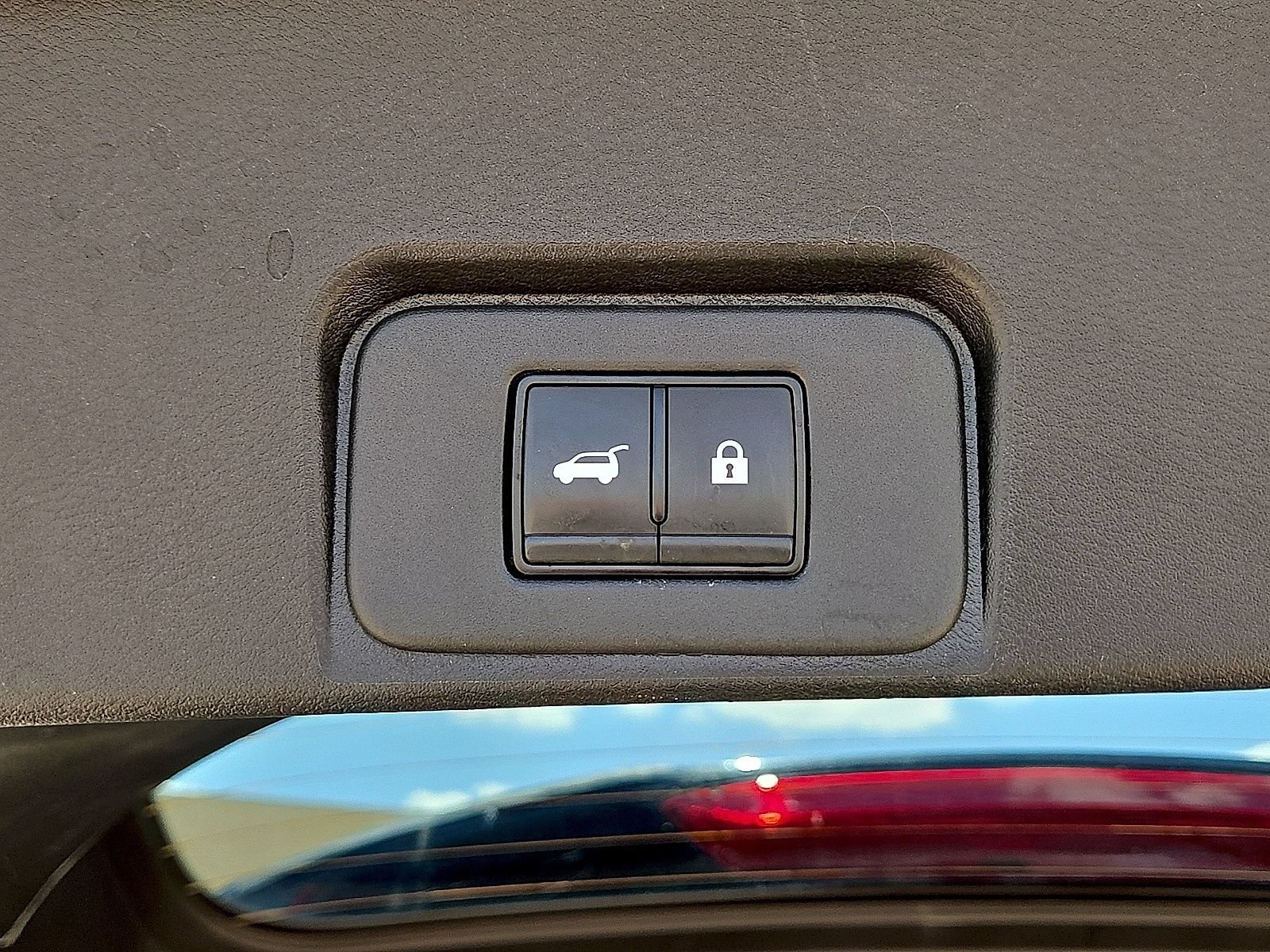 Used 2025 Nissan Rogue SV AWD/4WD image 14