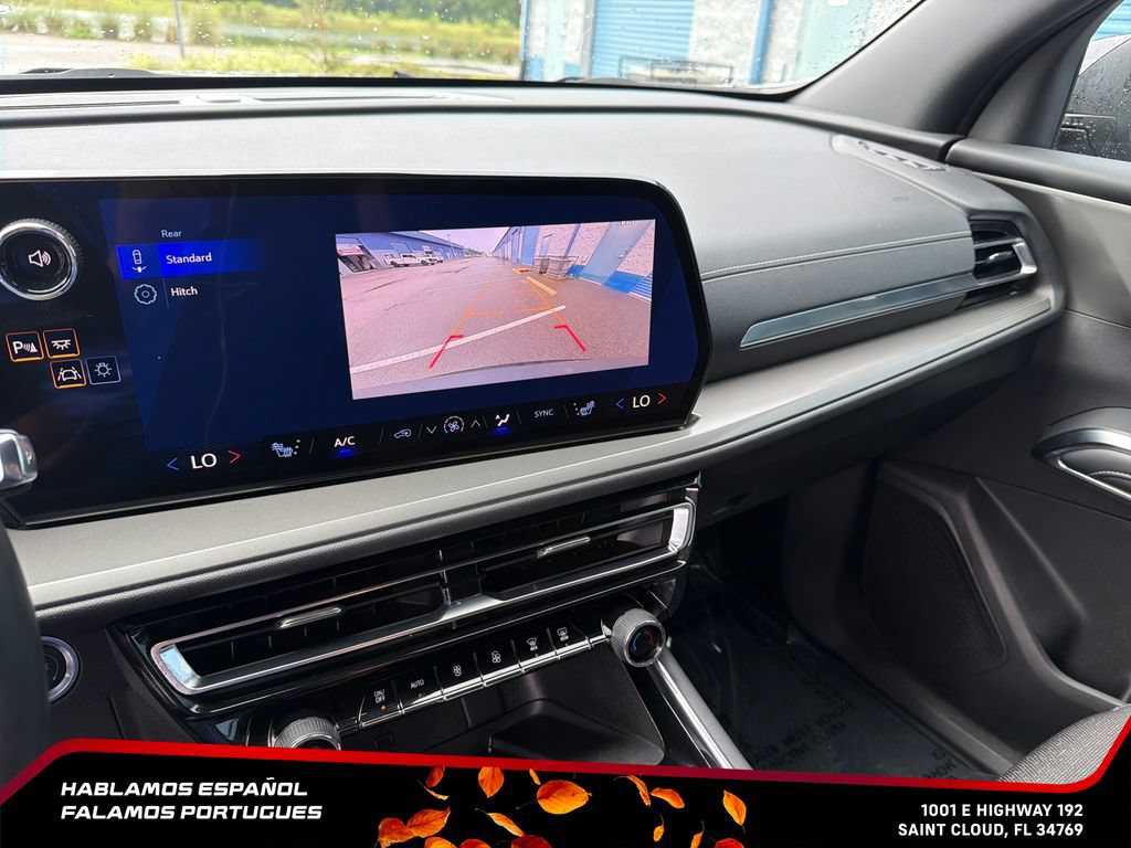 Used 2025 Chevrolet Traverse LT FWD image 23