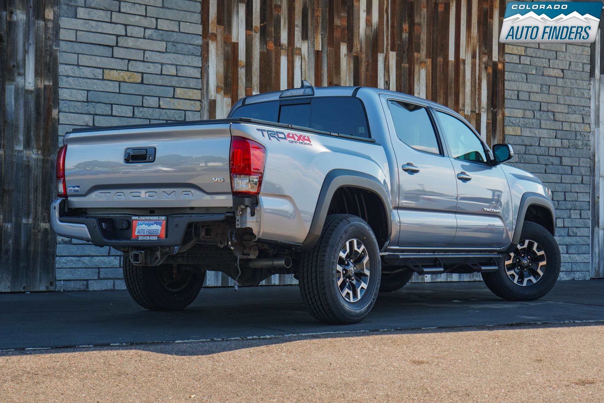 Used 2017 Toyota Tacoma TRD Off-Road AWD/4WD image 6