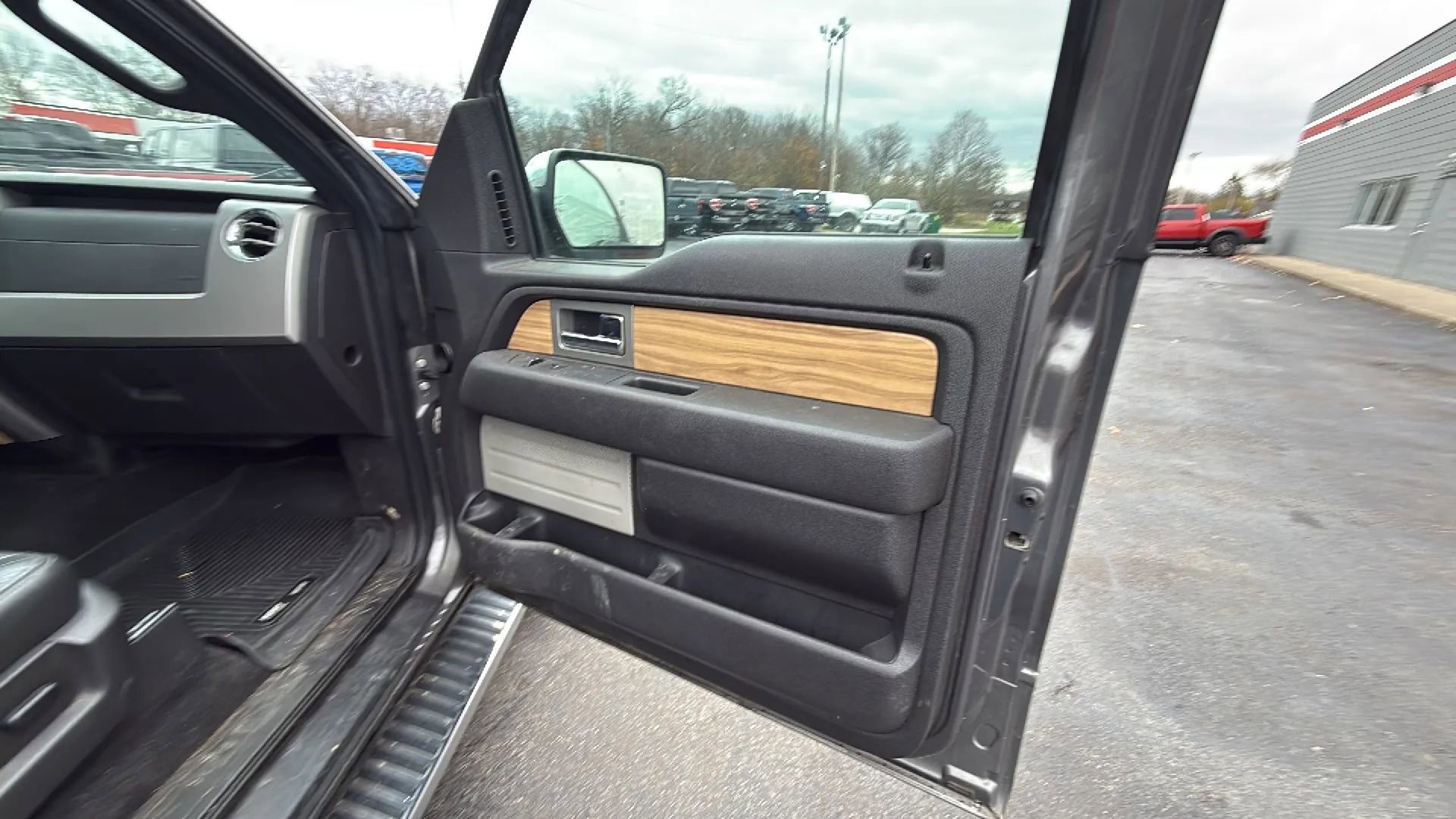 Used 2011 Ford F150 Lariat w/ Lariat Chrome Pkg image 15