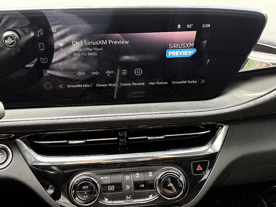 Used 2025 Buick Envista Sport Touring w/ Experience Buick Package FWD image 22