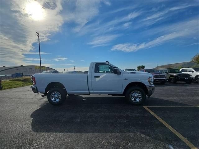 Used 2024 RAM 3500 Tradesman w/ Chrome Appearance Group image 5