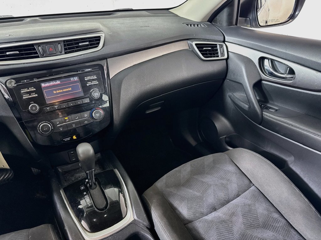 Used 2016 Nissan Rogue S AWD/4WD image 18