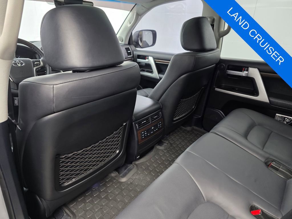 Used 2018 Toyota Land Cruiser image 15