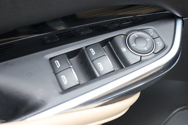 Used 2024 Cadillac XT4 Luxury w/ Cold Weather Package FWD image 13
