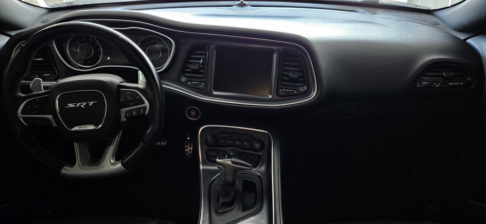 Used 2016 Dodge Challenger SRT w/ Technology Group RWD image 9