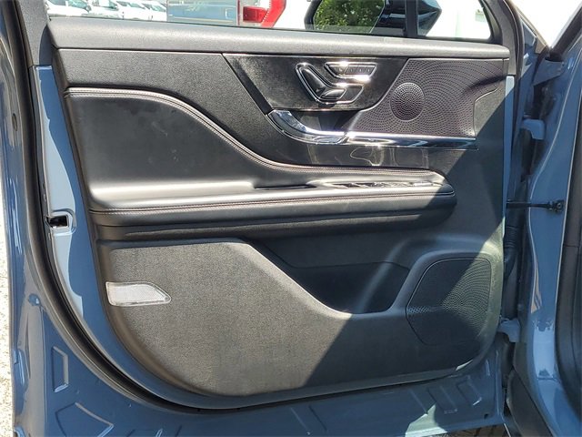 Used 2023 Lincoln Corsair AWD w/ Equipment Group 101A image 11