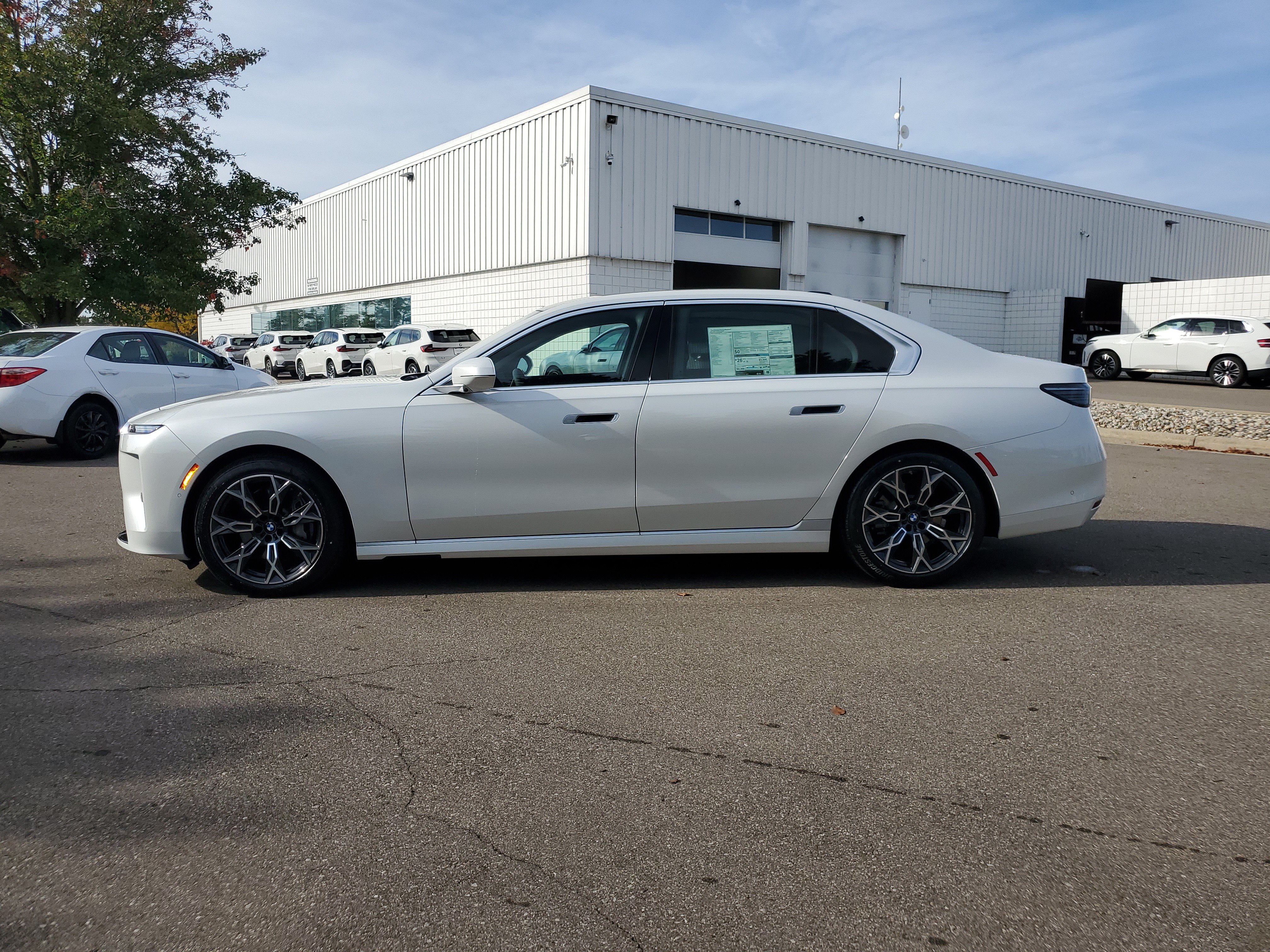 New 2027 BMW 740i xDrive w/ Premium Package AWD/4WD image 2