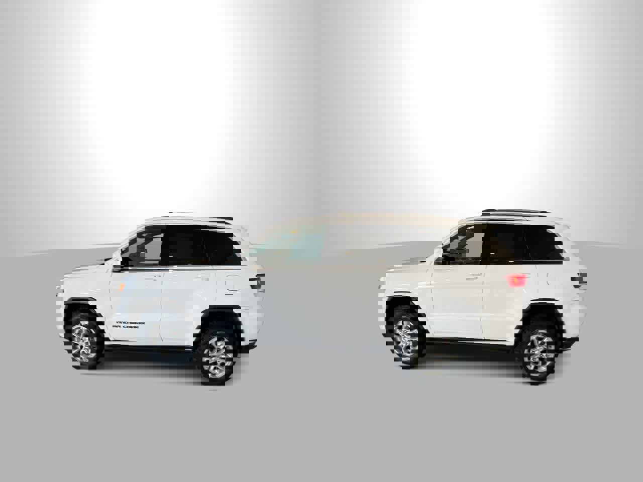 Used 2020 Jeep Grand Cherokee Laredo image 5