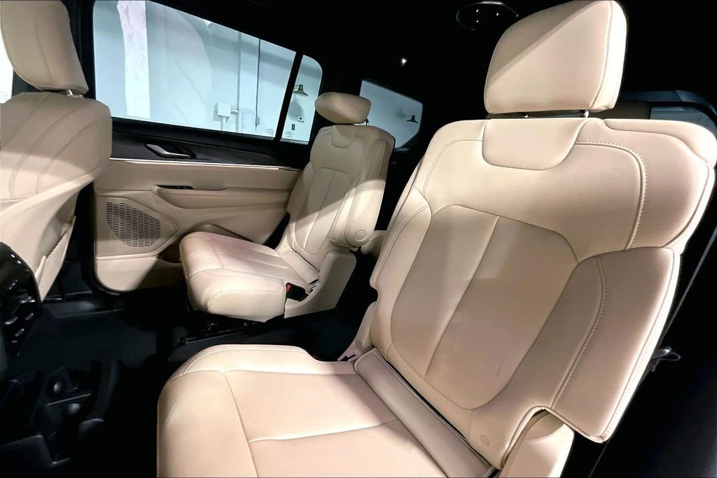 Used 2024 Jeep Grand Cherokee L Limited w/ Black Appearance Package RWD image 36