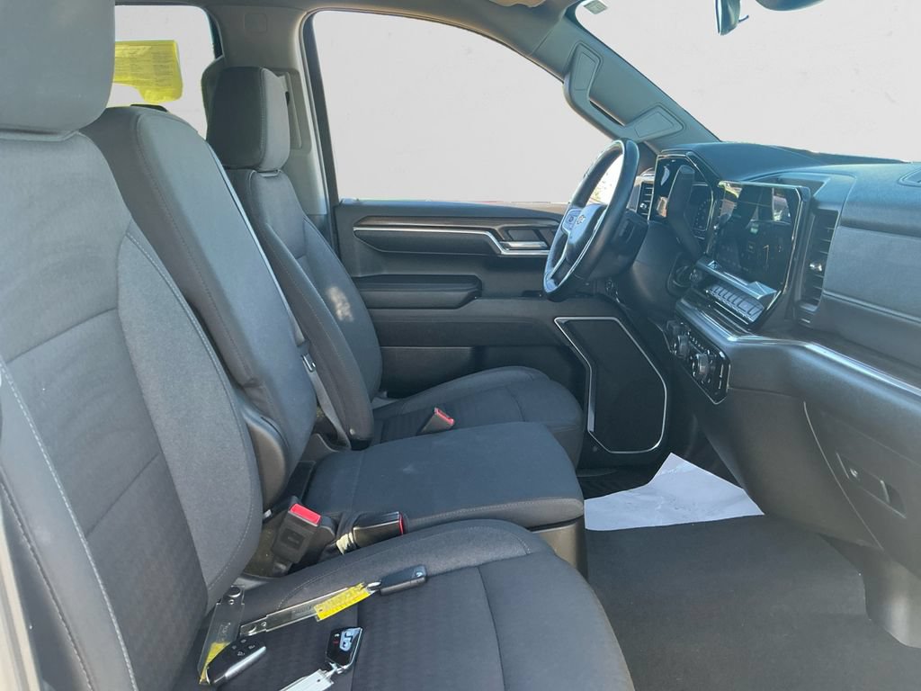 Used 2025 Chevrolet Silverado 1500 LT AWD/4WD image 15