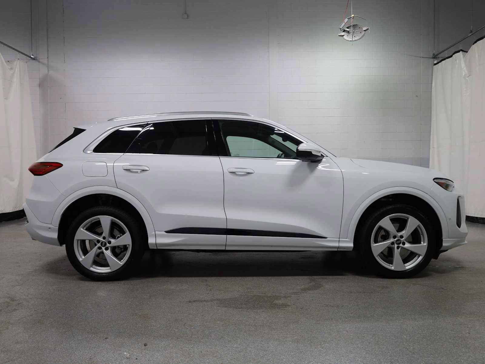 Certified 2025 Audi Q5 Premium Plus w/ Premium Plus AWD/4WD image 10