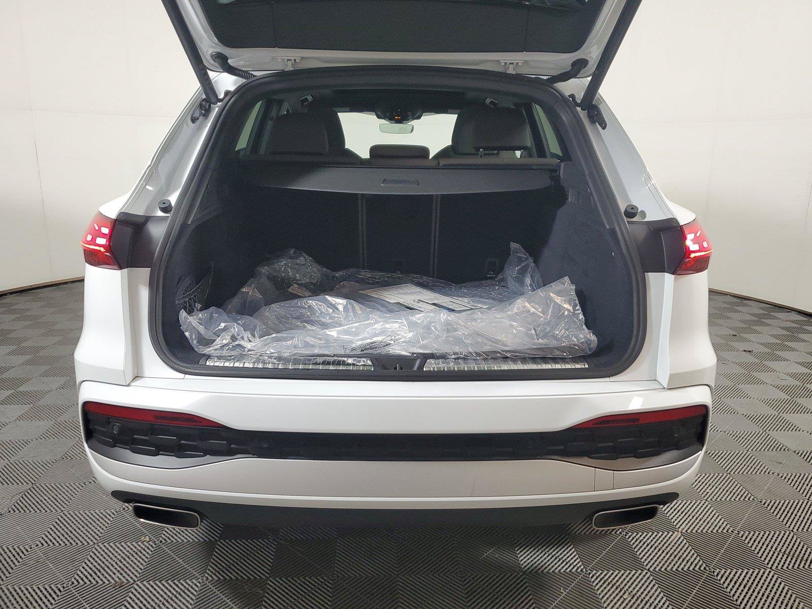 Used 2025 Audi Q5 Premium AWD/4WD image 9